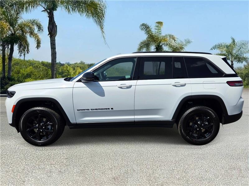 New 2026 Jeep Grand Cherokee Laredo Altitude 4x2