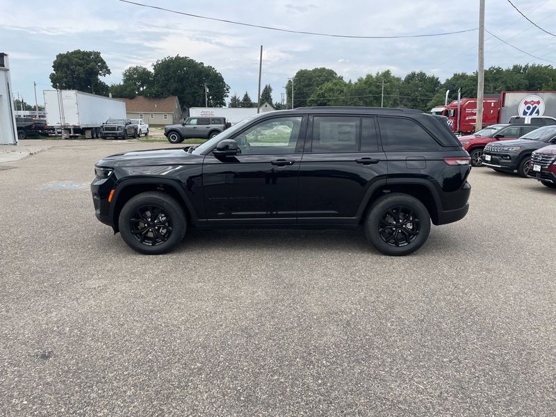 2024 Jeep Grand Cherokee Altitude 4x4Image 6