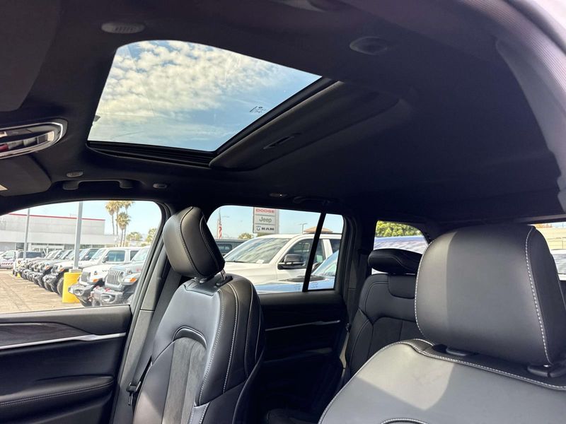 New 2026 Jeep Grand Cherokee Laredo Altitude 4x4