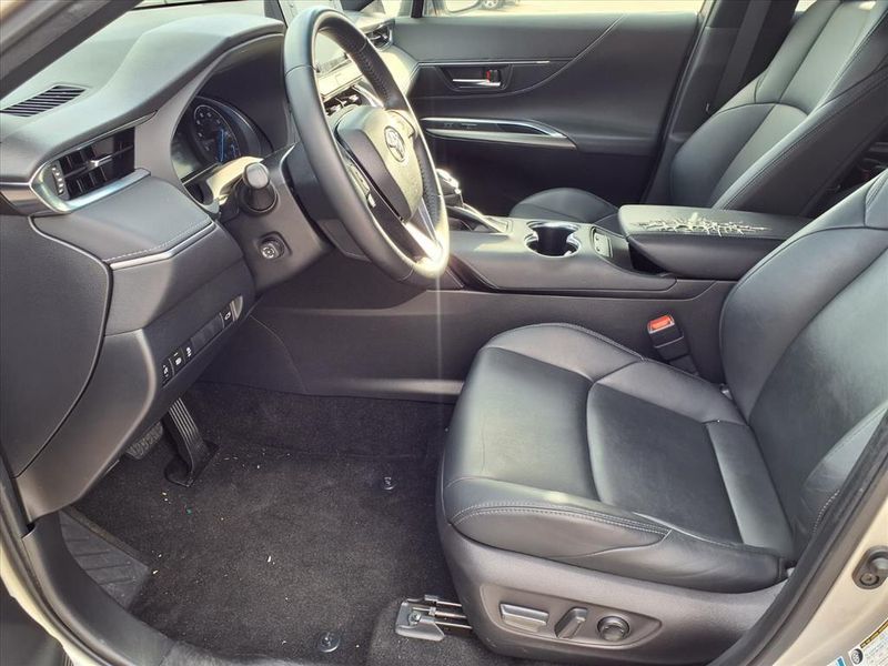 Used 2022 Toyota Venza XLEImage 15