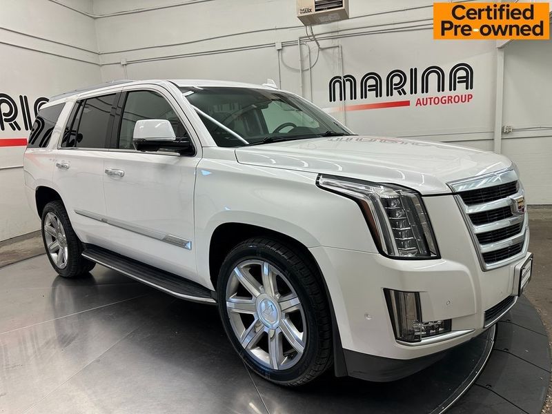 2019 Cadillac Escalade LuxuryImage 1