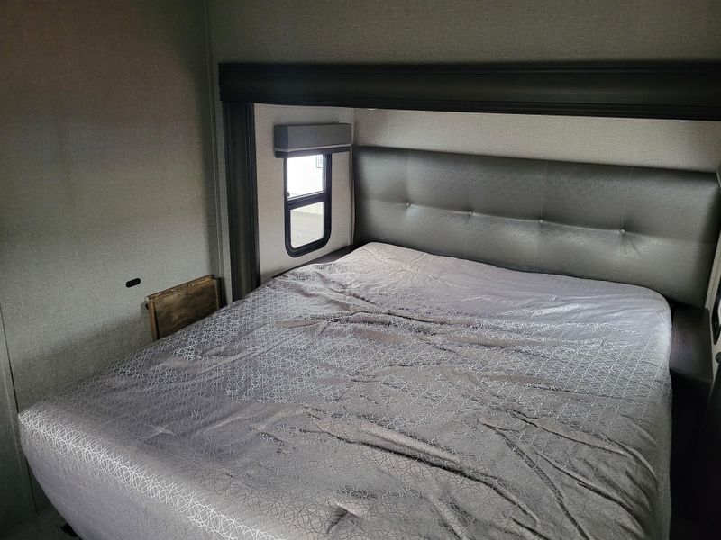 Used 2021 GRAND DESIGN M-320MKS Image 24