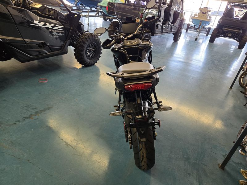 2025 Yamaha TRACER 9 RAVEN Image 6