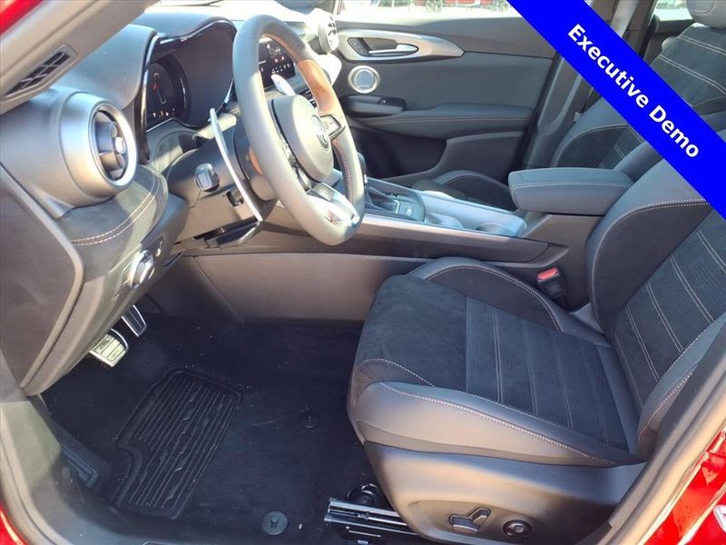 New 2025 Alfa Romeo Tonale IntensaImage 13