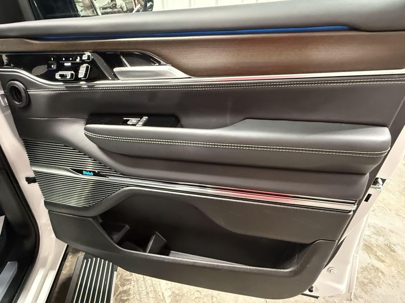 2025 Jeep Grand Wagoneer Image 12