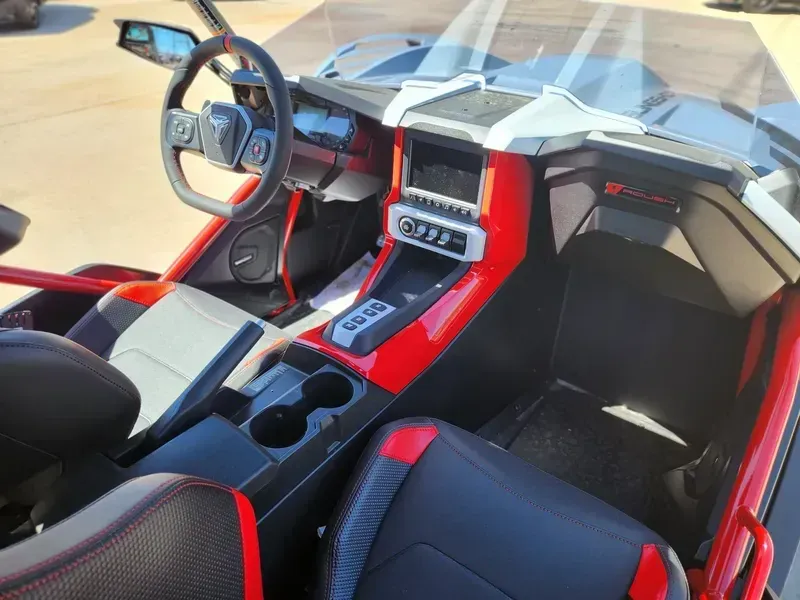 2024 Polaris SLINGSHOT ROUSH EDITION AUTODRIVE RACETRACK RED Image 15