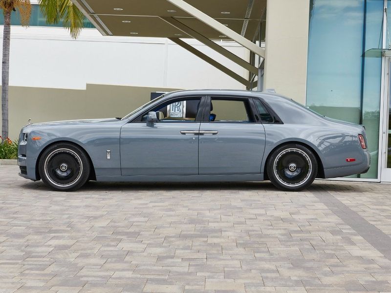 2023 Rolls-Royce Phantom Image 3