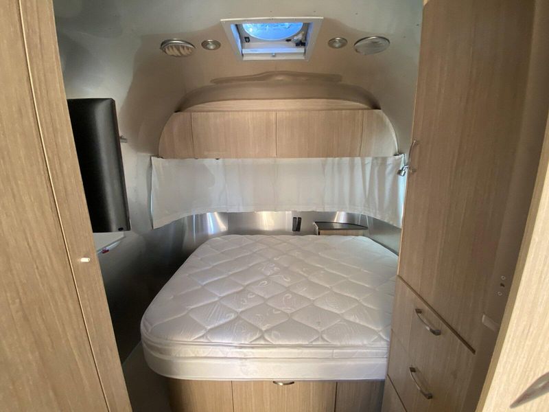 Used 2019 AIRSTREAM FLYING CLOUD 23FB Image 33