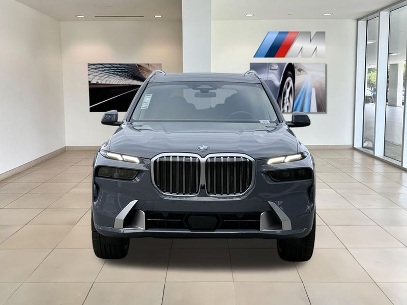 2025 BMW X7 xDrive40iImage 3