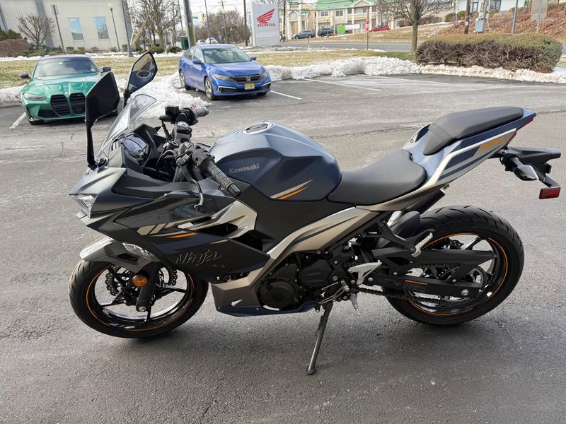 2023 Kawasaki Ninja 400Image 2
