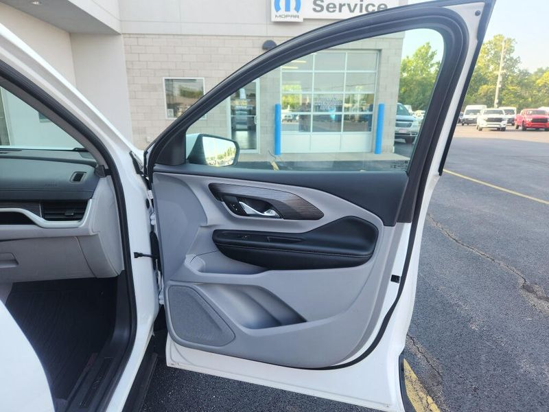 Used 2024 GMC Terrain SLT