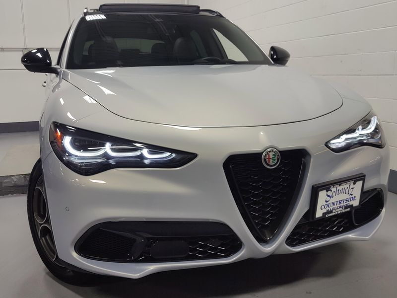 Used 2024 Alfa Romeo Stelvio Sprint AWD w/Sunroof/Nav/Wheel PkgImage 3