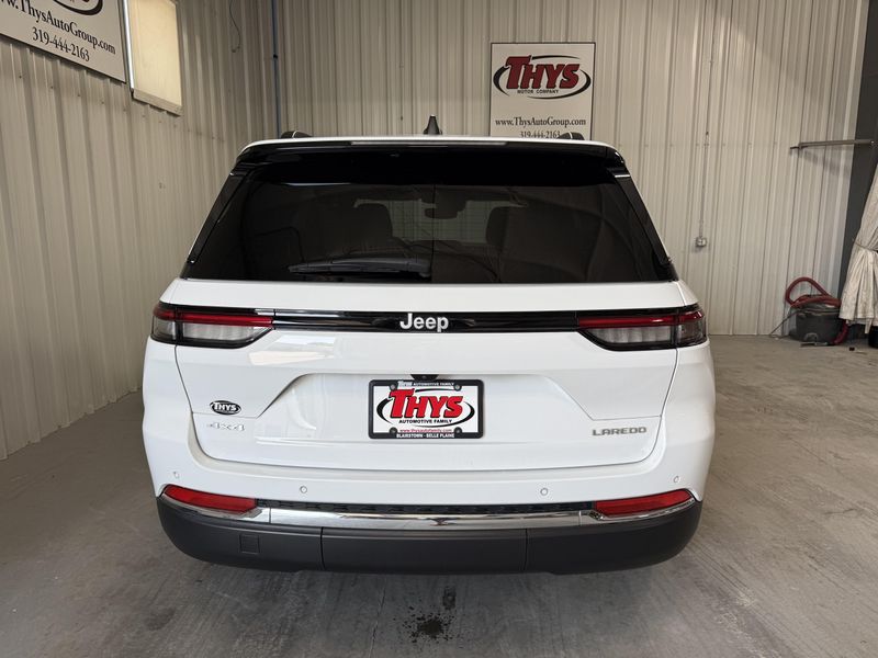 Used 2024 Jeep Grand Cherokee Laredo XImage 4