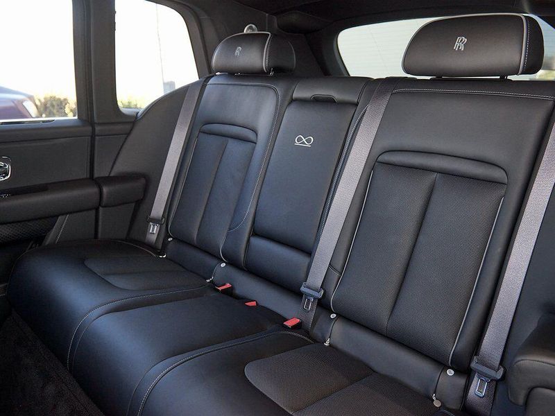New 2026 Rolls-Royce Cullinan Black BadgeImage 20