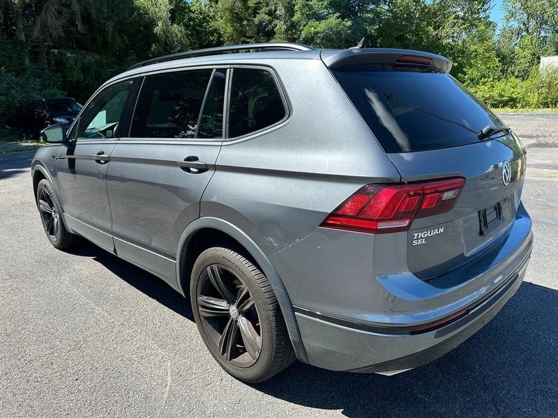 2019 Volkswagen Tiguan 2.0T SEL R-LineImage 16