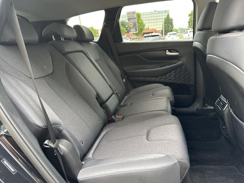 2022 Hyundai Santa Fe SELImage 19