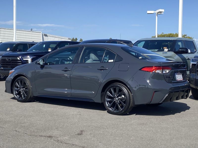 2025 Toyota Corolla SEImage 7