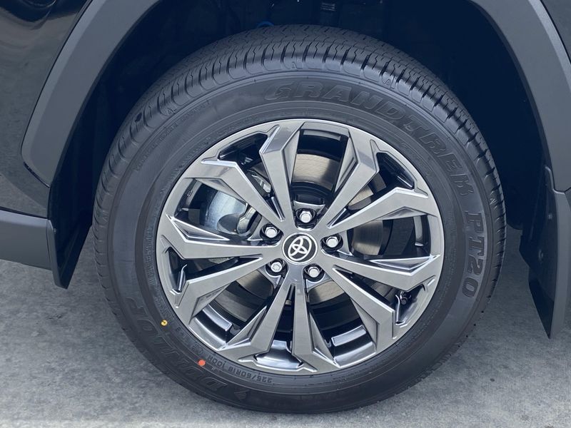 2025 Toyota RAV4 Hybrid XLE PremiumImage 8