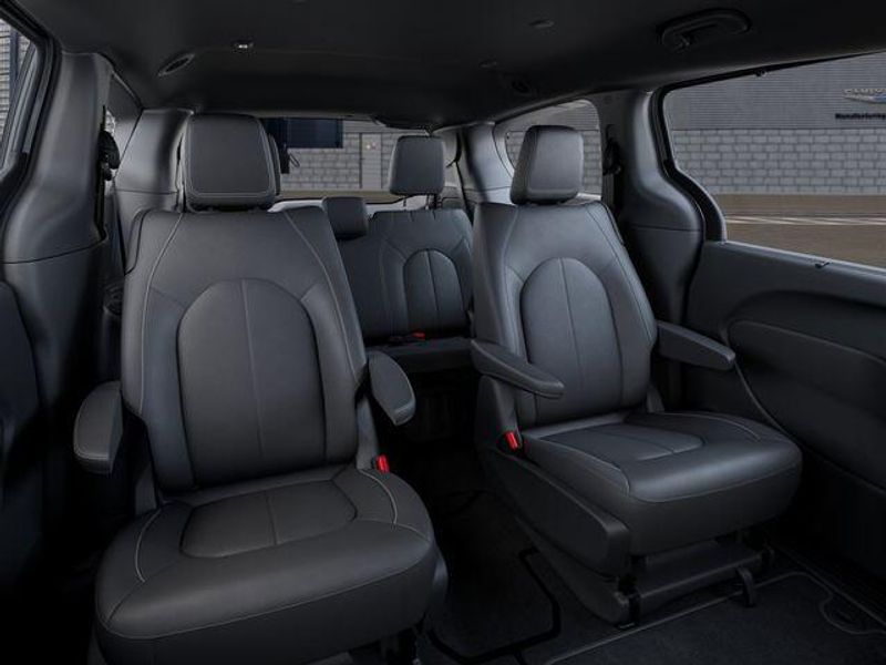 New 2026 Chrysler Pacifica SelectImage 15