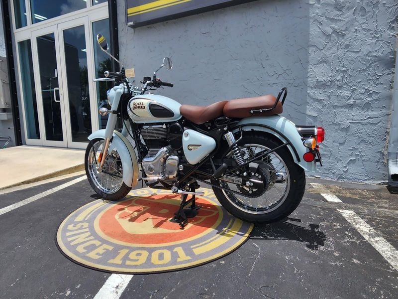 New 2024 Royal Enfield CLASSIC 350 Image 6