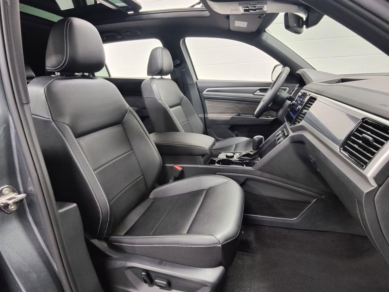 Used 2023 Volkswagen Atlas Cross Sport V6 SEL AWD w/Sunroof/NavImage 6