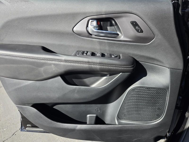 New 2026 Chrysler Pacifica Select FWD