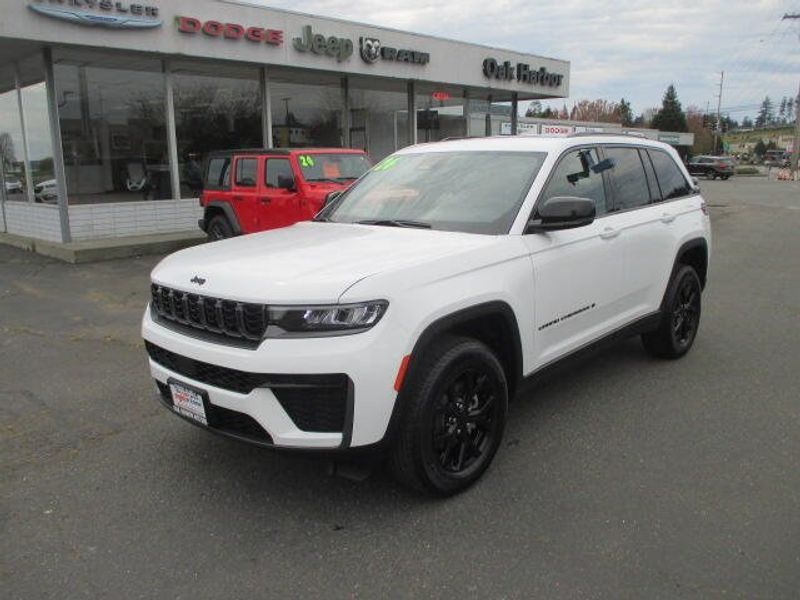 New 2026 Jeep Grand Cherokee Laredo Altitude 4x4Image 2