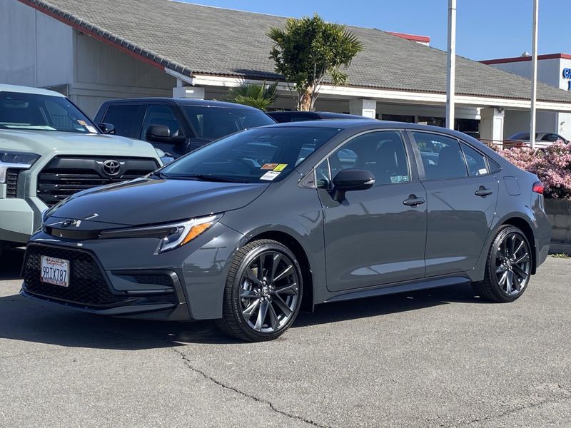 2025 Toyota Corolla SEImage 9
