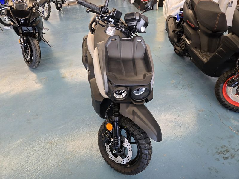 2025 Yamaha ZUMA 125 SAND GRAY Image 3