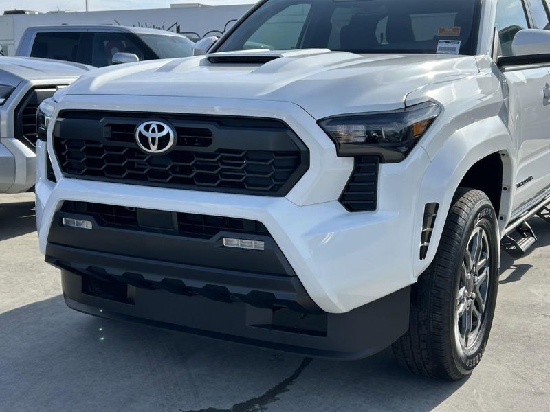 2025 Toyota Tacoma TRD SportImage 7