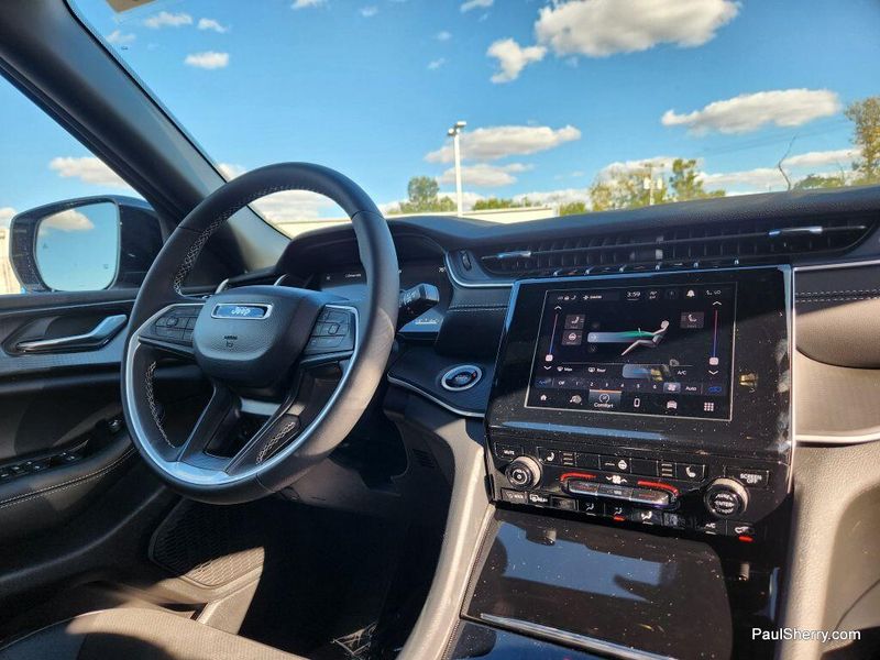 New 2025 Jeep Grand Cherokee Altitude X 4x4