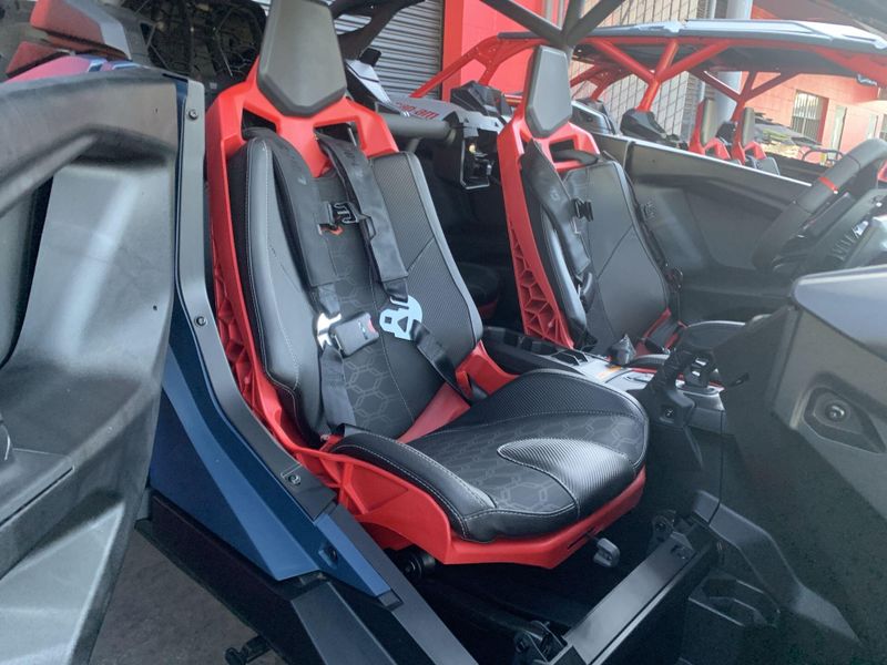 New 2025 Can-Am MAVERICK R MAX X RS WITH SMART-SHOX 999T DCT Image 17