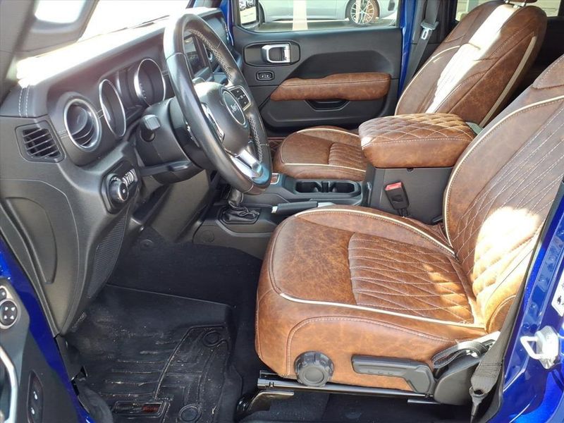 Used 2019 Jeep Wrangler Unlimited SaharaImage 18