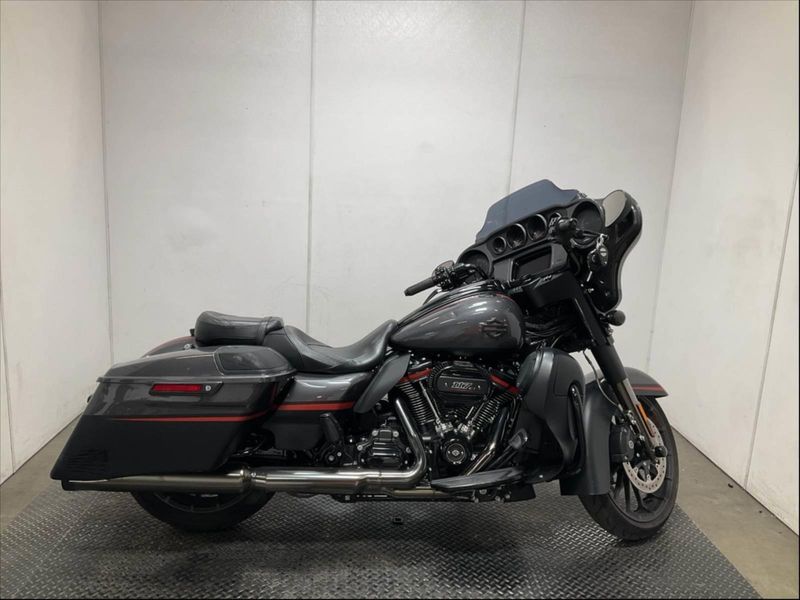 2018 Harley-Davidson Street GlideImage 1