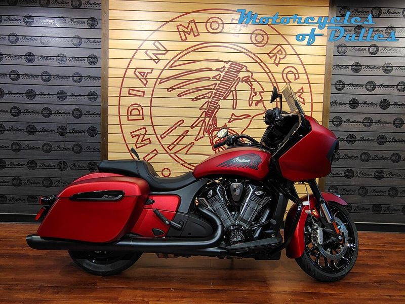 2024 Indian Motorcycle Challenger Dark Horse Image 1