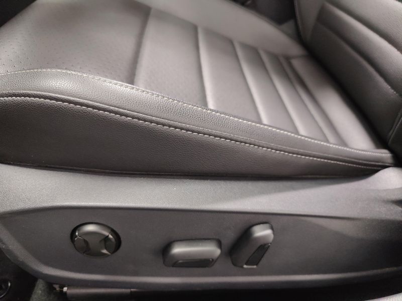 2021 Volkswagen Jetta SE w/Sunroof & Cold Weather PkgImage 12