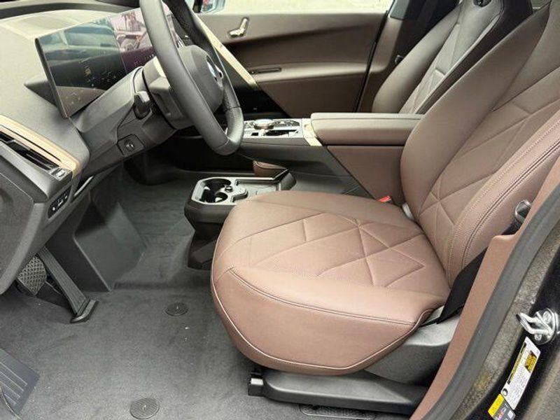 New 2026 BMW iX xDrive45Image 17