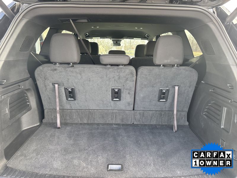 Used 2025 GMC Acadia FWD ElevationImage 10