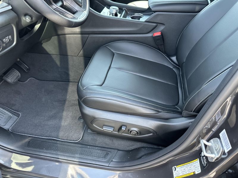 2025 Jeep Grand Cherokee Limited photo 23