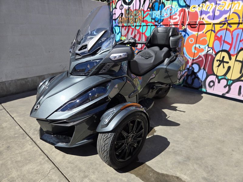 Used 2018 Can-Am SPYDER RT Image 1