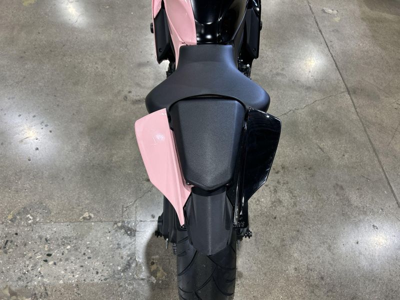 Used 2023 Yamaha YZF-R7 Image 14