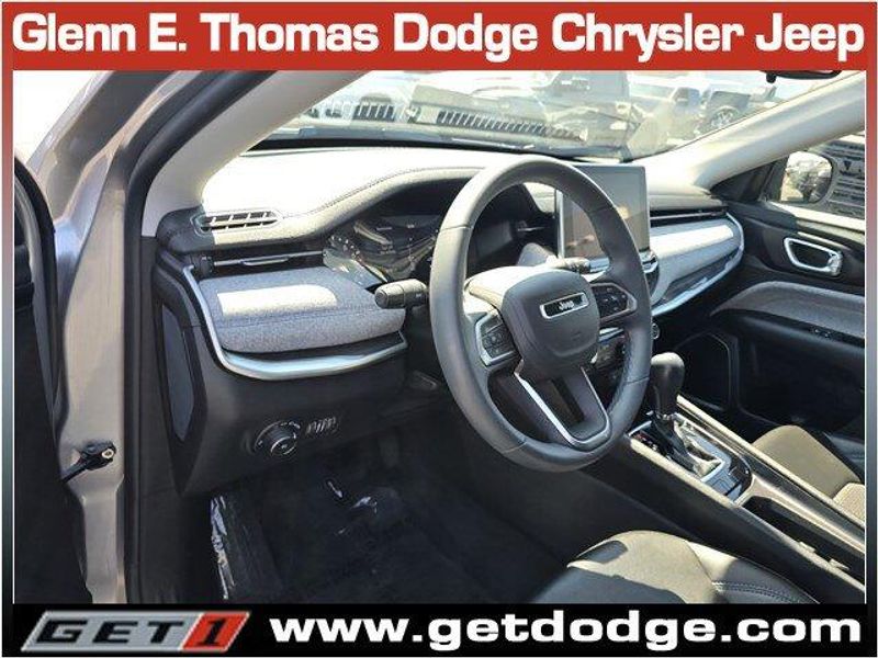 2022 Jeep Compass Latitude photo 11