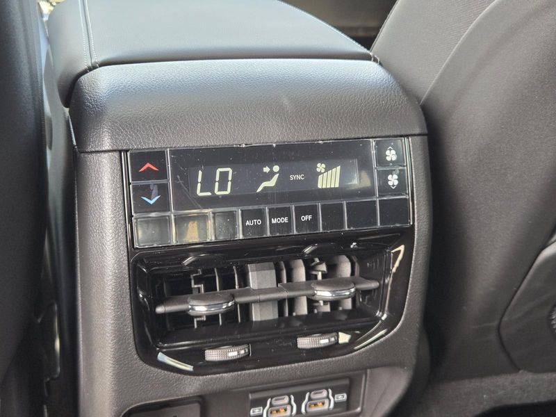 New 2026 Jeep Grand Cherokee L Laredo X 4x2