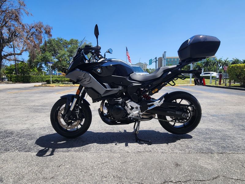 2022 BMW F 900 XR Image 1