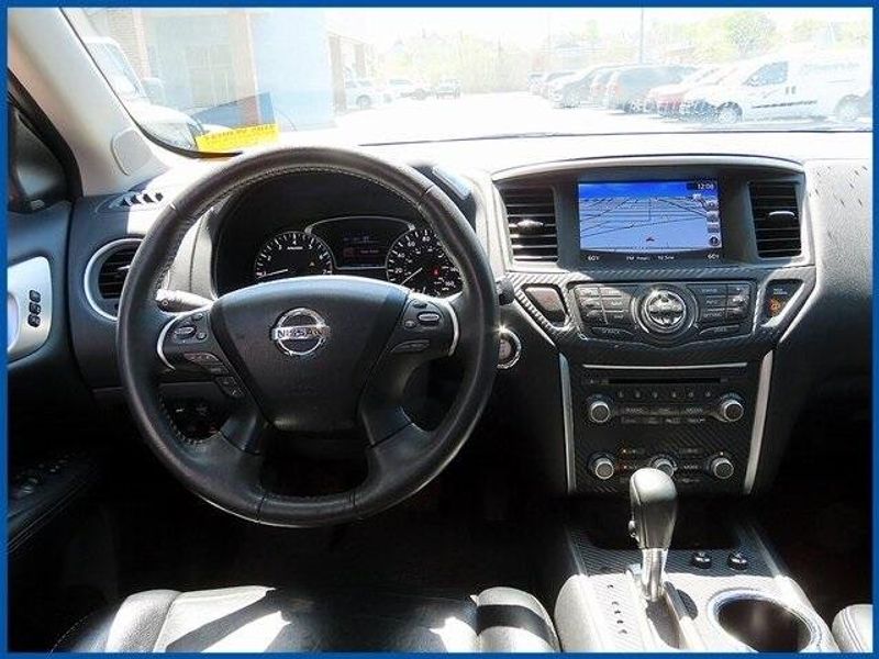2017 Nissan Pathfinder PlatinumImage 13
