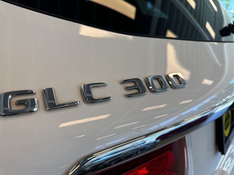 2019 Mercedes-Benz GLC 300Image 12