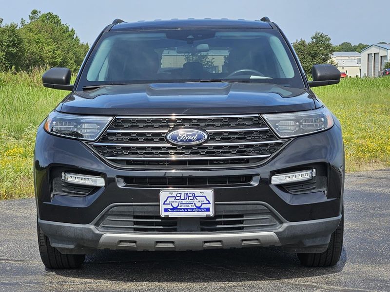 2023 Ford Explorer XLTImage 2