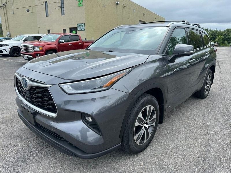 2021 Toyota Highlander XLE photo 9