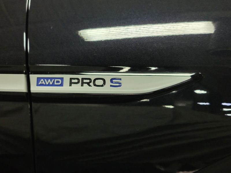 2023 Volkswagen ID.4 Pro S AWD w/Glass RoofImage 4