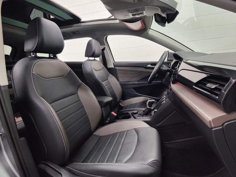Used 2024 Volkswagen Taos SEL AWD w/Sunroof/NavImage 5